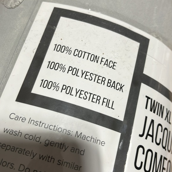 Twin XL jacquard comforter 66 x 90 in gray - Picture 3 of 7